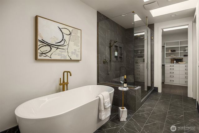 5808 Lakeview Drive, Kirkland, WA 98033