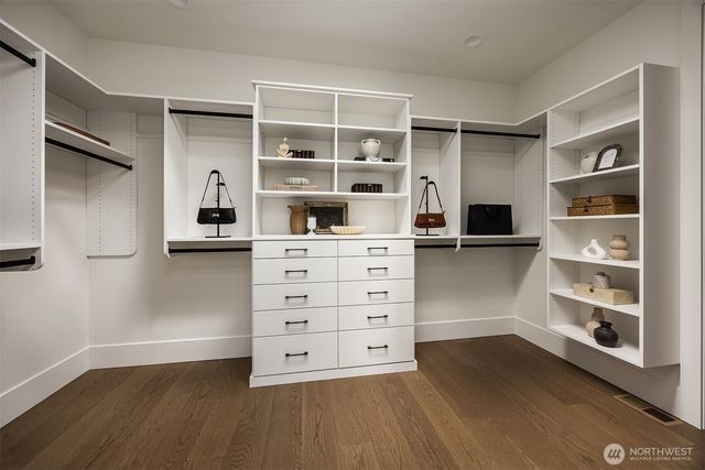 5808 Lakeview Drive, Kirkland, WA 98033