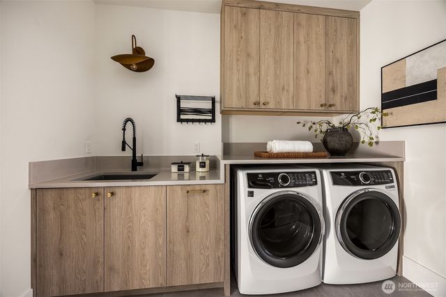 5808 Lakeview Drive, Kirkland, WA 98033