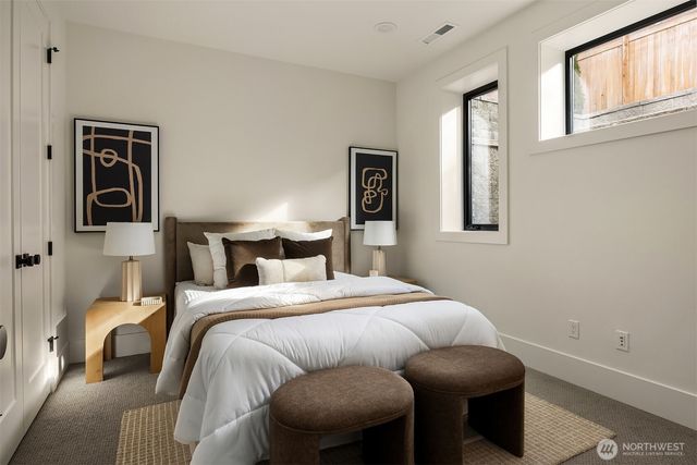 5808 Lakeview Drive, Kirkland, WA 98033