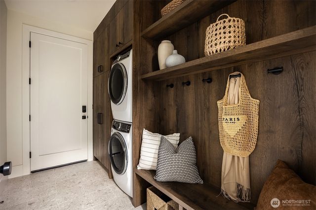 5808 Lakeview Drive, Kirkland, WA 98033