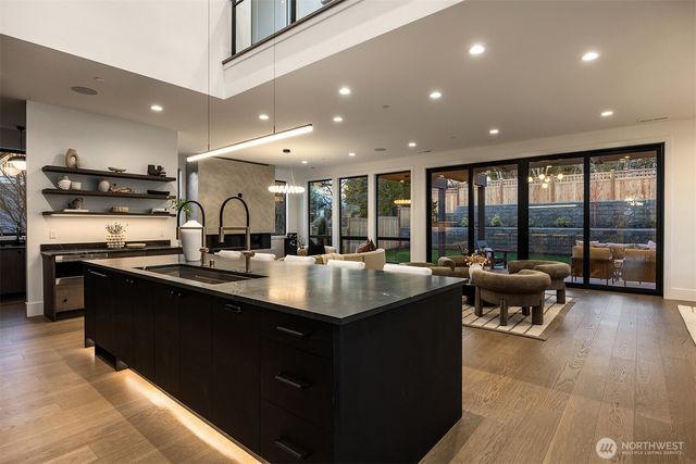 5808 Lakeview Drive, Kirkland, WA 98033