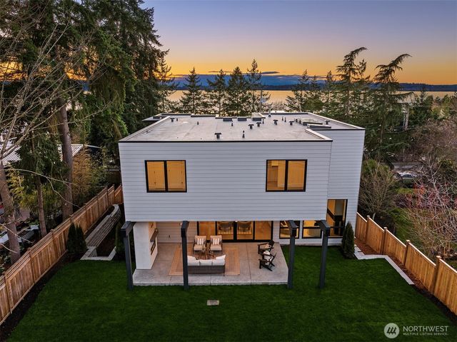 5808 Lakeview Drive, Kirkland, WA 98033