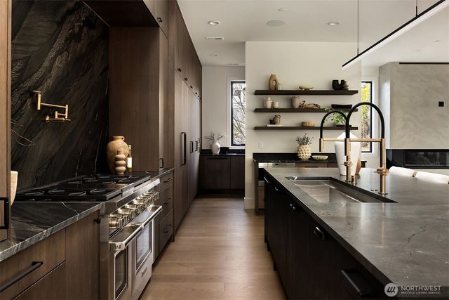 5808 Lakeview Drive, Kirkland, WA 98033