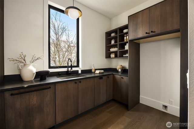 5808 Lakeview Drive, Kirkland, WA 98033