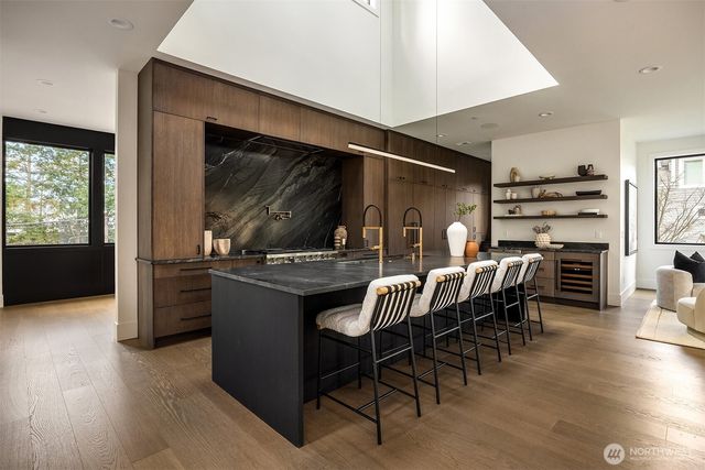 5808 Lakeview Drive, Kirkland, WA 98033