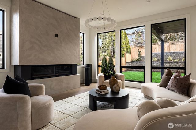 5808 Lakeview Drive, Kirkland, WA 98033