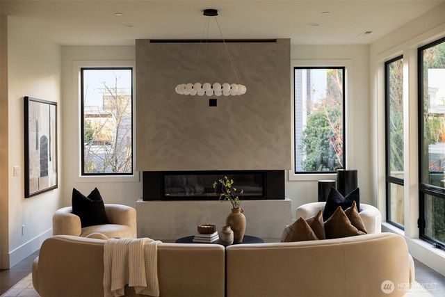 5808 Lakeview Drive, Kirkland, WA 98033