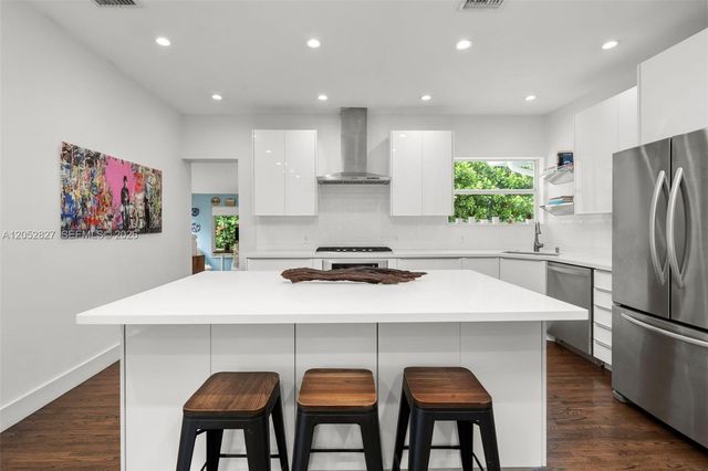 9172 Carlyle Avenue, Surfside, FL 33154