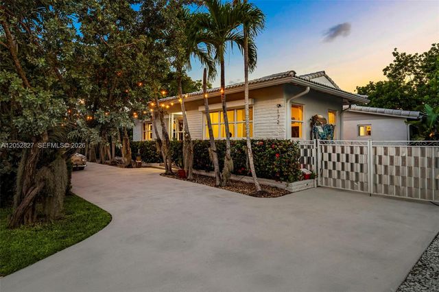 9172 Carlyle Avenue, Surfside, FL 33154