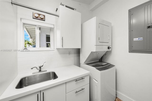 9172 Carlyle Avenue, Surfside, FL 33154