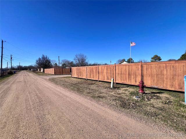 102 Holly, Bokchito, OK 74726