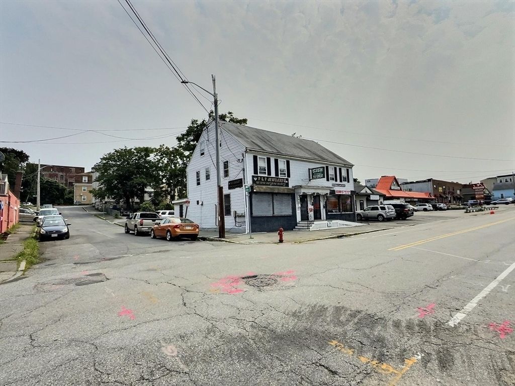 692 Middlesex St, Lowell, MA 01851