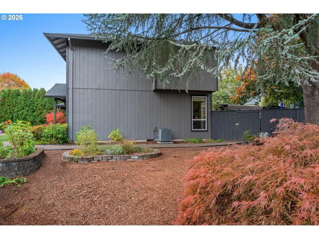 8653 Sw HAMLET St, Tigard, OR 97224