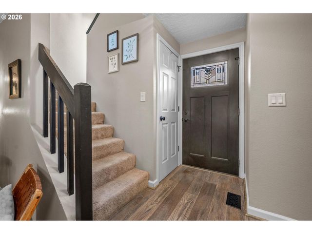 8653 Sw HAMLET St, Tigard, OR 97224