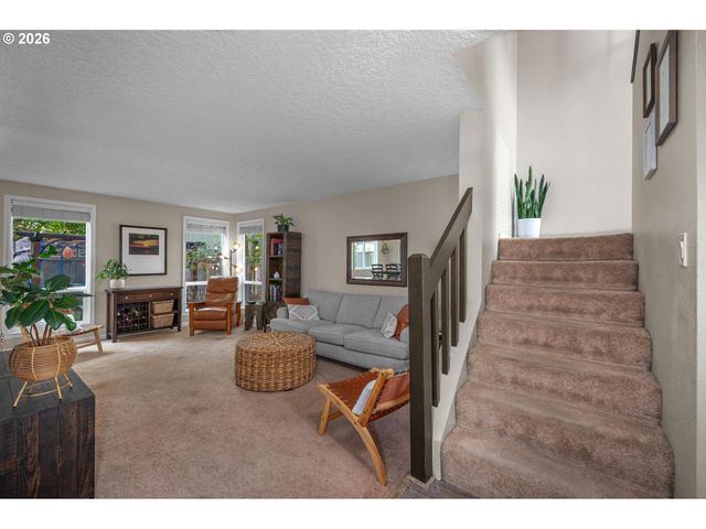 8653 Sw HAMLET St, Tigard, OR 97224