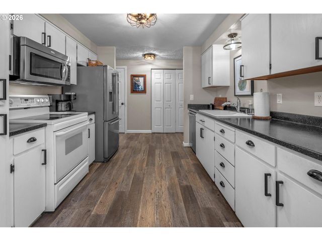8653 Sw HAMLET St, Tigard, OR 97224