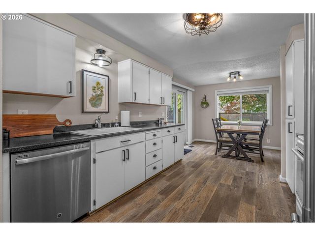 8653 Sw HAMLET St, Tigard, OR 97224