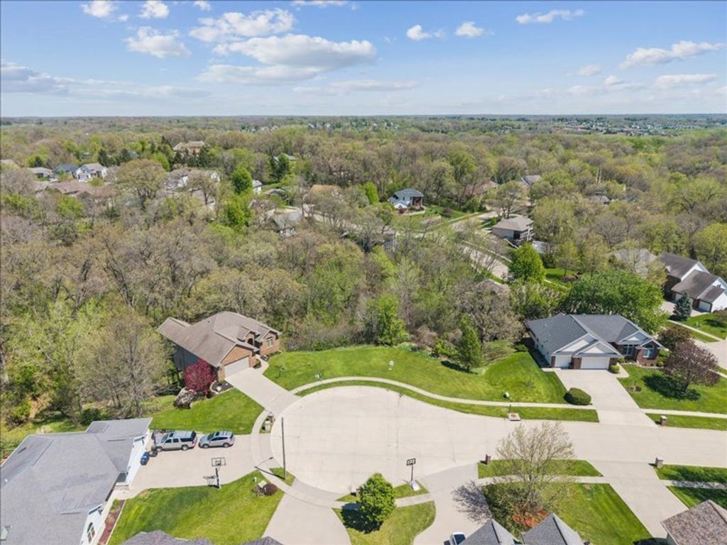 1819 Timber Hills Drive, Coralville, IA 52241