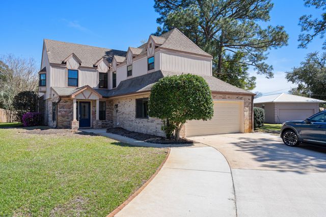 21 Neptune Drive, Mary Esther, FL 32569