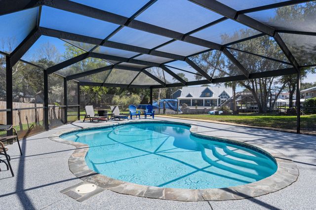 21 Neptune Drive, Mary Esther, FL 32569