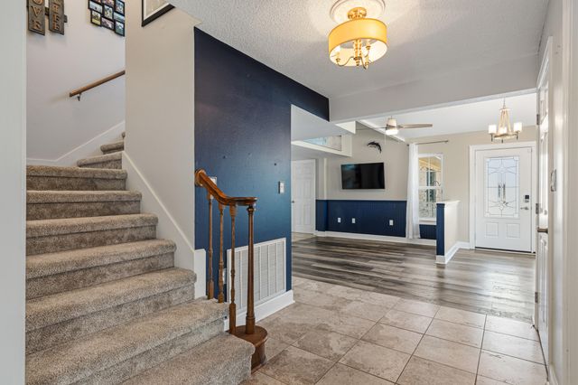 21 Neptune Drive, Mary Esther, FL 32569