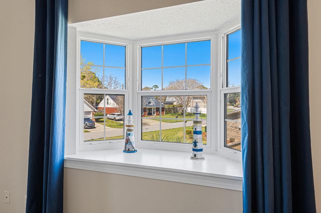 21 Neptune Drive, Mary Esther, FL 32569