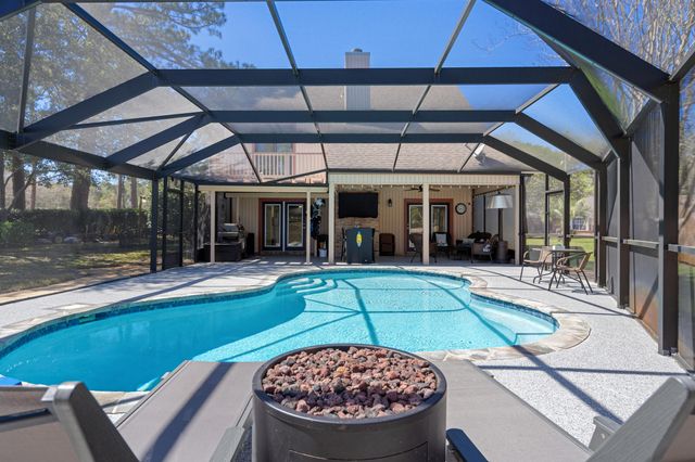 21 Neptune Drive, Mary Esther, FL 32569