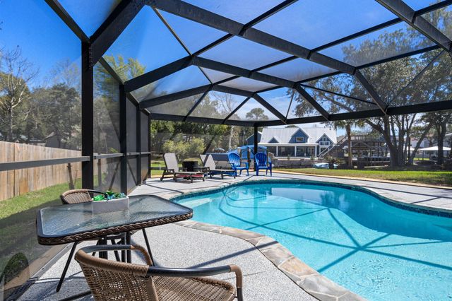 21 Neptune Drive, Mary Esther, FL 32569