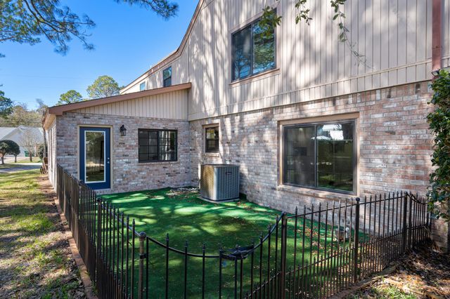 21 Neptune Drive, Mary Esther, FL 32569