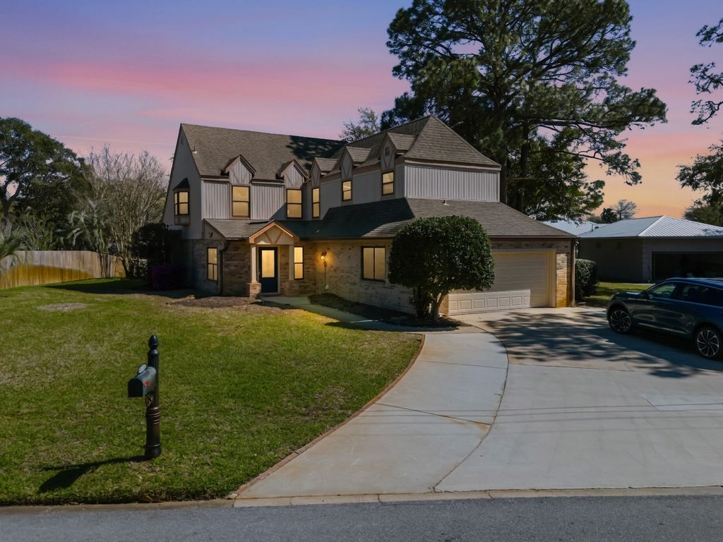 21 Neptune Drive, Mary Esther, FL 32569