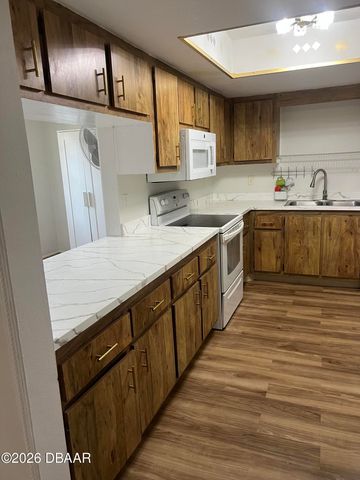 430 Banana Cay Dr Apt F, South Daytona, FL 32119