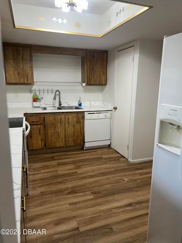 430 Banana Cay Dr Apt F, South Daytona, FL 32119