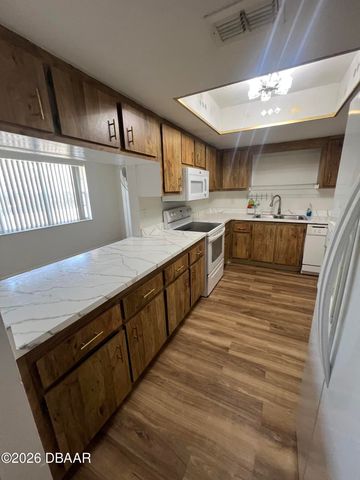 430 Banana Cay Dr Apt F, South Daytona, FL 32119