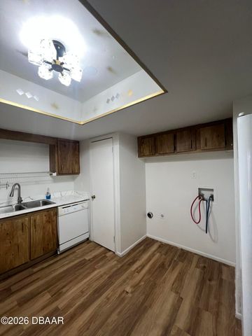 430 Banana Cay Dr Apt F, South Daytona, FL 32119