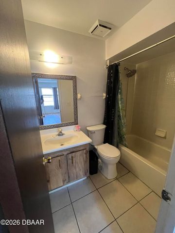 430 Banana Cay Dr Apt F, South Daytona, FL 32119