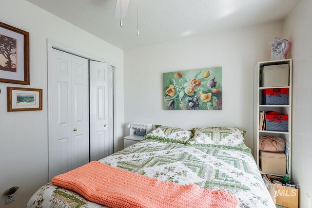 1507 S Willow Creek, Nampa, ID 83686