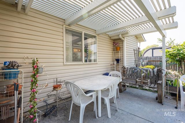 1507 S Willow Creek, Nampa, ID 83686
