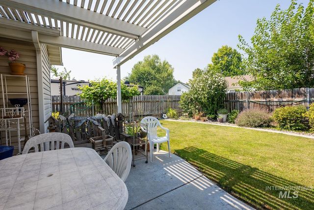 1507 S Willow Creek, Nampa, ID 83686