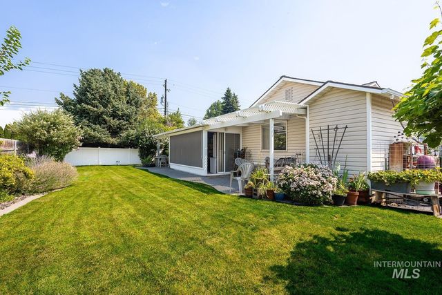 1507 S Willow Creek, Nampa, ID 83686