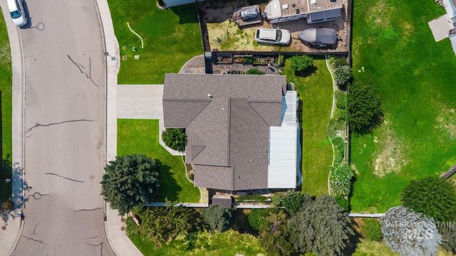 1507 S Willow Creek, Nampa, ID 83686
