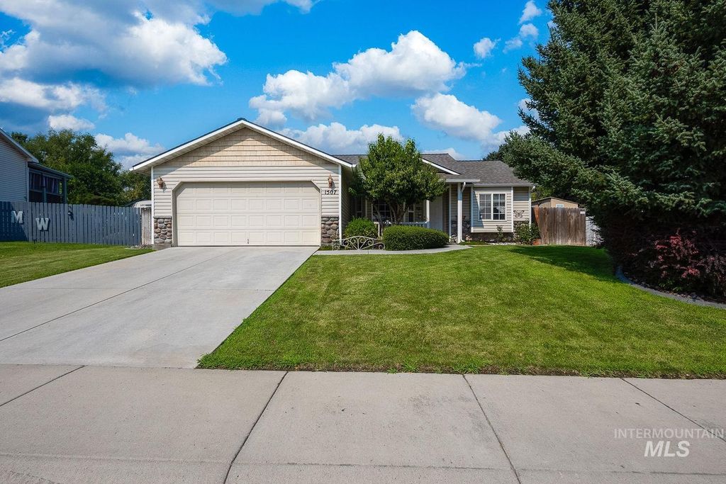 1507 S Willow Creek, Nampa, ID 83686