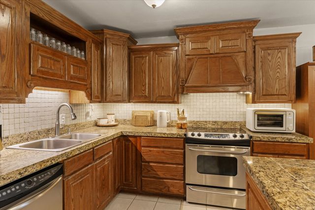 720 E High Street, Grand Saline, TX 75140