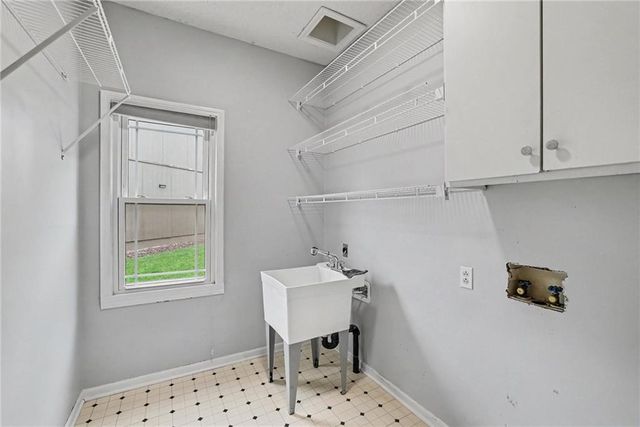 15231 Hemlock Street, Overland Park, KS 66223