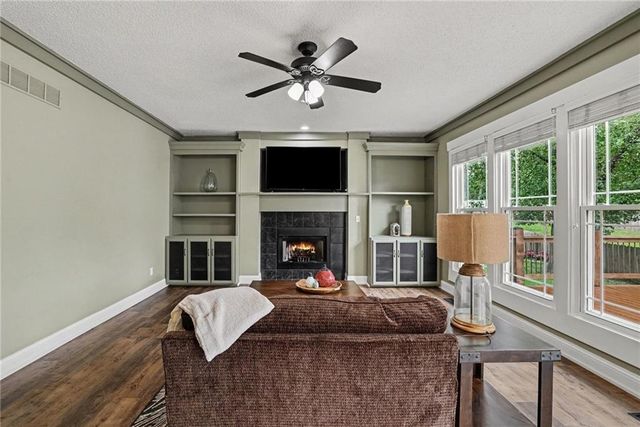 15231 Hemlock Street, Overland Park, KS 66223