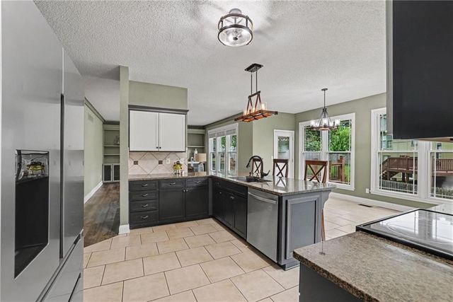 15231 Hemlock Street, Overland Park, KS 66223