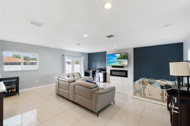 18142 SW 113th Ave, Miami, FL 33157