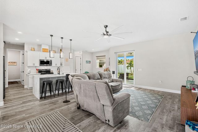1154 Captiva Island Circle SW, Palm Bay, FL 32908