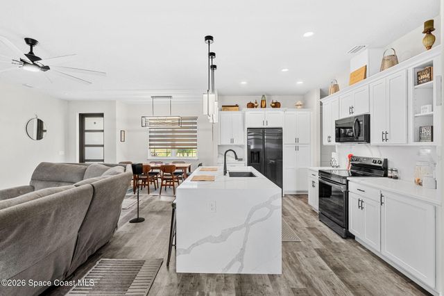 1154 Captiva Island Circle SW, Palm Bay, FL 32908
