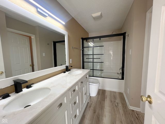 14243 Holly Berry Circle, Fishers, IN 46038